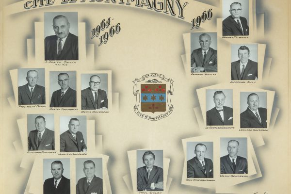 Le conseil municipal de 1964 à 1966.  Maire: Adrien Collin. Conseillers: Paul-René Caron, Marcel Desjardins, Jean-Baptiste Painchaud, Edouard Gendreau, Denis Gaudreau, Jean-Luc Lavallée, Paul-Arthur Morin. À la suite de la fusion, les membres du conseil de l’ancienne Municipalité de paroisse de St-Thomas-de-Pointe-à-Lacaille seront intégrés au conseil municipal du 4 avril au 6 novembre 1966. Gérard Thibault, Emmanuel Dion, Armand Boulet, Louis-Georges Gamache, Léandre Gaudreau, Paul-Aimé Gaudreau, Wilson Gendreau. Greffier: Paul Dolan.