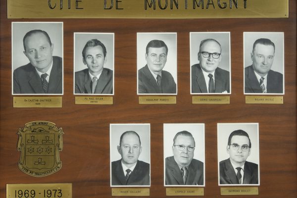 Le conseil municipal de 1969 à 1973. Maire: Cajetan Gauthier. Conseillers: Rodolphe Marois, Denis Gaudreau, Roland Nicole, Roger Dallaire, Léopold Gagné, Raymond Boulet. Greffier: Paul Dolan.